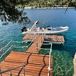 Luxurious Waterfront 4 Bedrooms Waterfront Private Jetty Selca (Brac)