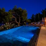 Luxurious Waterfront 4 Bedrooms Waterfront Private Jetty *