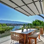 Luxurious Waterfront 4 Bedrooms Waterfront Private Jetty Villa *