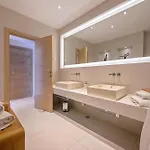 Luxurious Waterfront 4 Bedrooms Waterfront Private Jetty Villa *