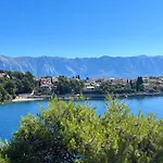 Luxurious Waterfront 4 Bedrooms Waterfront Private Jetty Villa *