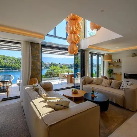 Waterfront Super Spectacular 4 Bedroom Gym Sauna Boat Mooring Wine Cella Villa Selca (Brac)