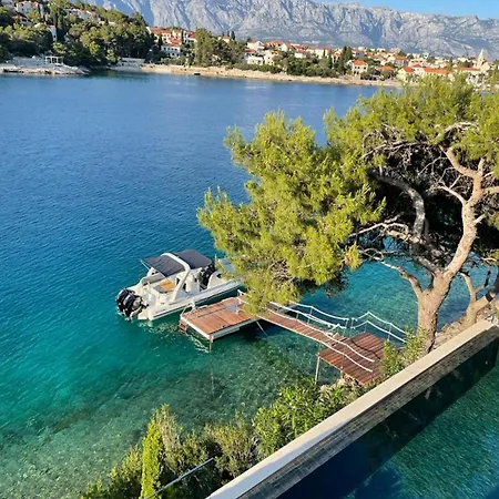 Villa Waterfront Super Spectacular 4 Bedroom Gym Sauna Boat Mooring Wine Cella *