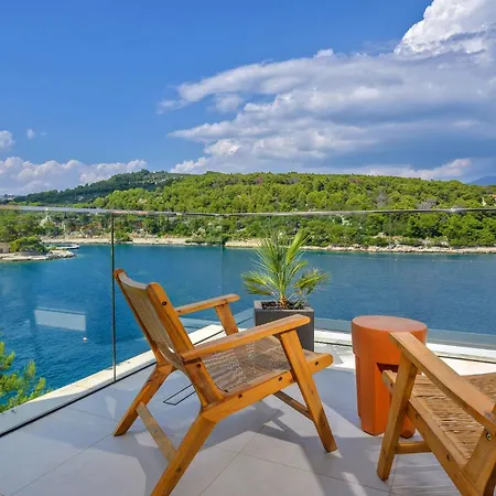 Villa Waterfront Super Spectacular 4 Bedroom Gym Sauna Boat Mooring Wine Cella