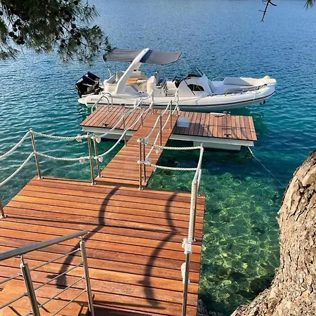 Вилла Luxurious Waterfront 4 Bedrooms Waterfront Private Jetty *