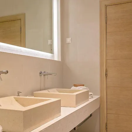 Waterfront Super Spectacular 4 Bedroom Gym Sauna Boat Mooring Wine Cella Villa Selca (Brac)