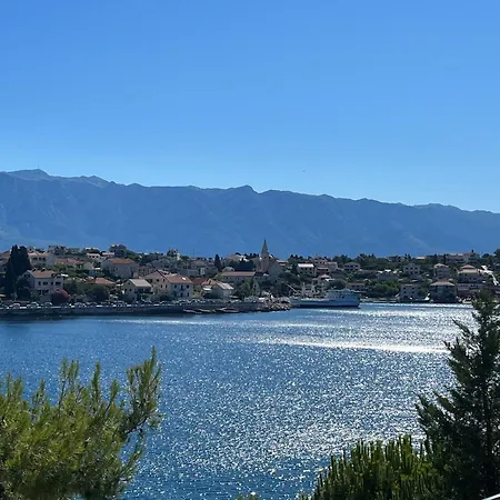Luxurious Waterfront 4 Bedrooms Waterfront Private Jetty Villa