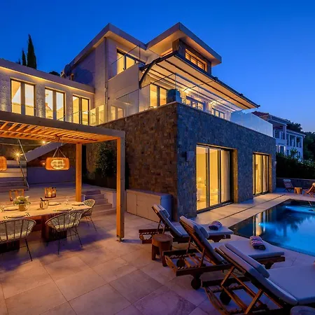 Villa Luxurious Waterfront 4 Bedrooms Waterfront Private Jetty *