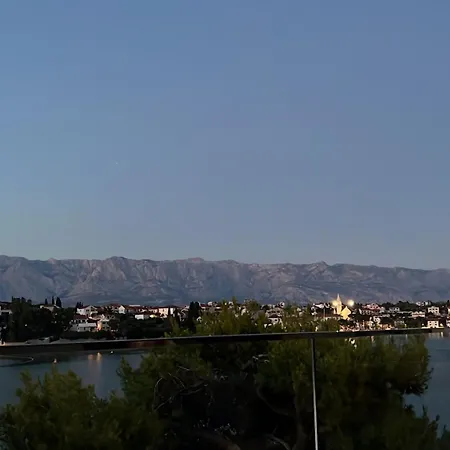 Luxurious Waterfront 4 Bedrooms Waterfront Private Jetty Villa Selca (Brac)