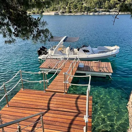 Luxurious Waterfront 4 Bedrooms Waterfront Private Jetty Selca (Brac)