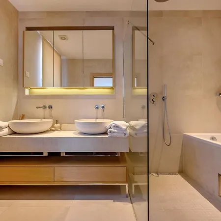 Luxurious Waterfront 4 Bedrooms Waterfront Private Jetty Вилла *
