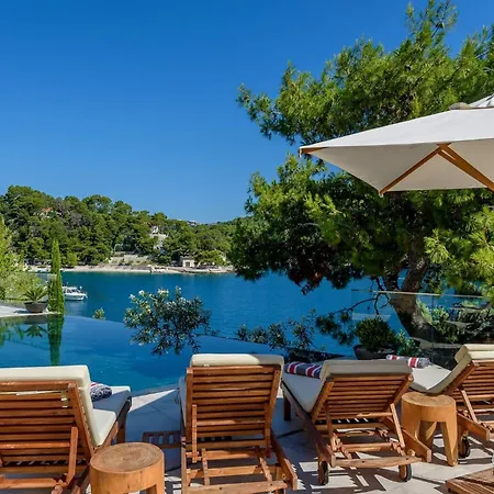 Luxurious Waterfront 4 Bedrooms Waterfront Private Jetty Вилла Selca (Brac)