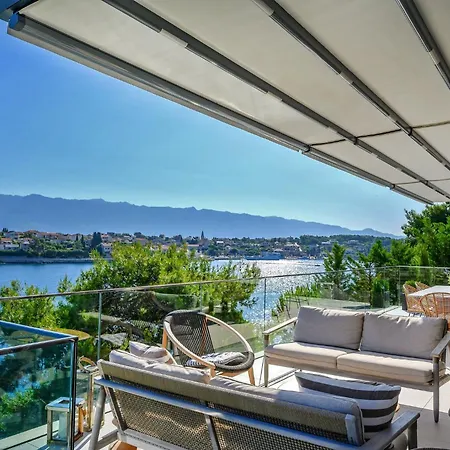Luxurious Waterfront 4 Bedrooms Waterfront Private Jetty