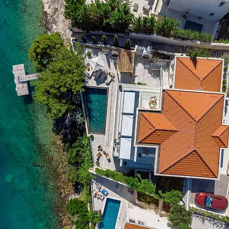 Luxurious Waterfront 4 Bedrooms Waterfront Private Jetty
