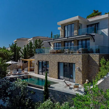 Villa Luxurious Waterfront 4 Bedrooms Waterfront Private Jetty *