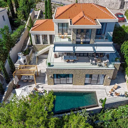 Luxurious Waterfront 4 Bedrooms Waterfront Private Jetty *
