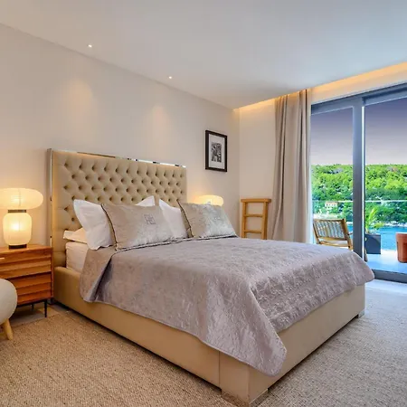 Luxurious Waterfront 4 Bedrooms Waterfront Private Jetty * Selca (Brac)