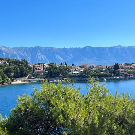 Luxurious Waterfront 4 Bedrooms Waterfront Private Jetty Вилла *