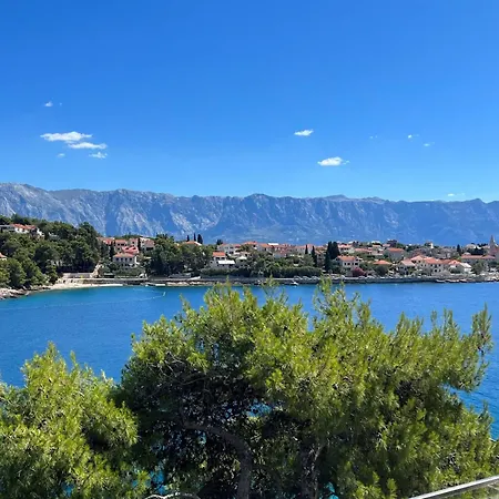 Villa Waterfront Super Spectacular 4 Bedroom Gym Sauna Boat Mooring Wine Cella *