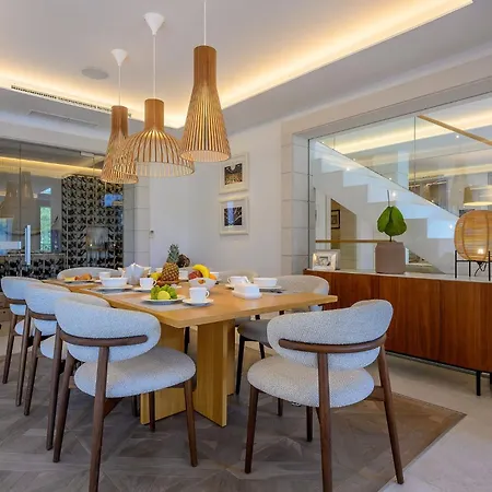 Luxurious Waterfront 4 Bedrooms Waterfront Private Jetty