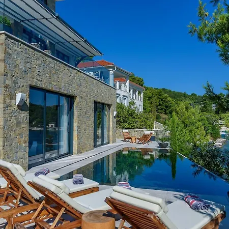 Luxurious Waterfront 4 Bedrooms Waterfront Private Jetty Villa Selca (Brac)