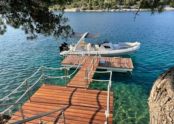 Luxurious Waterfront 4 Bedrooms Waterfront Private Jetty Selca (Brac)