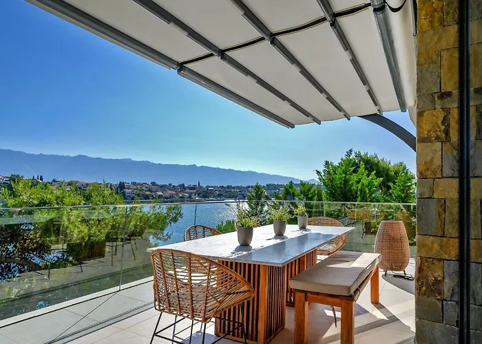 Luxurious Waterfront 4 Bedrooms Waterfront Private Jetty Villa *