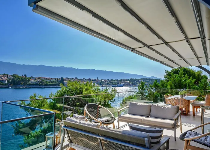 Luxurious Waterfront 4 Bedrooms Waterfront Private Jetty